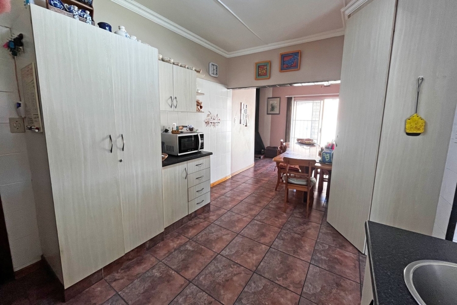 6 Bedroom Property for Sale in Hartenbos Central Western Cape